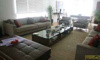 Imagem 4: Amplo apartamento reformado, dois dormitórios com suíte e duas vagas de garagem