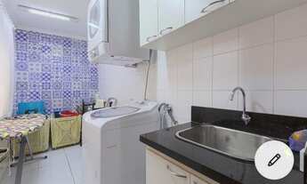 Imagem 3: Casa de condomínio para venda tem 380 metros quadrados com 4 quartos