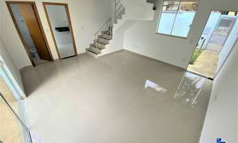 Imagem 2: Casa Geminada Individual - 3 Quartos sendo 1 Suíte - 2 Vagas ou mais - Ampla área externa