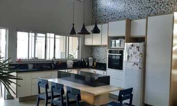 Imagem 3: ARNIQUEIRA: Style House 4 qt/St, pisc/chursq, td.armarios, 270m2, condm.no centro da city