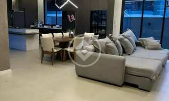 Imagem 6: Casa alto padrão à venda tem 247 metros quadrados com 4 quartos