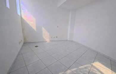 Imagem 4: Sala Comercial Ampla de 71 m² com Excelente Iluminação Natural