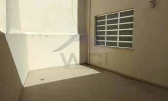 Imagem 7: Lojão em frenta à estação de trem