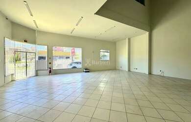 Imagem 6: Galpão estilo prédio comercial completo, com loja, na Vila Nova, para locação