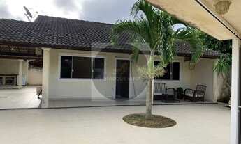 Imagem 2: Casa a venda com 02 quartos, planejados, piscina, churrasqueira, terreno amplo, 200 metros