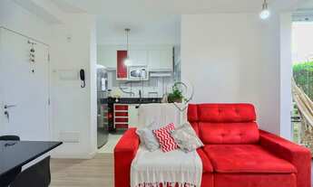 Imagem 2: Apartamento térreo com árvores ao lado da varanda, sensação de casa estilo chácara, semi m