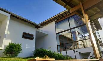 Imagem 5: Casa imponente em frente a reserva ambiental. Vista permanente