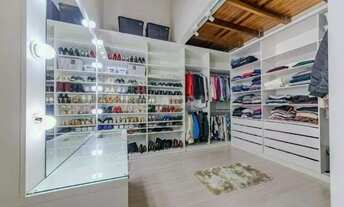 Imagem 13: Casa em condomínio mobiliada com 3 dormitórios, sendo 1 suíte, e 2 vagas de garagem no bai