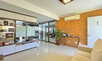 Imagem 2: Sobrado , localizado em frente à Praça do Lagos!