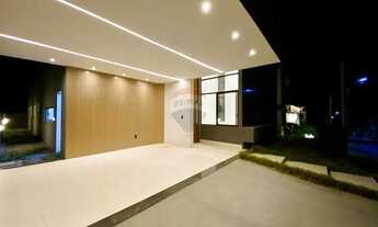 Imagem 2: Oportunidade no Monte Carlo Casa Ampla com 3 suítes em Condomínio Privado