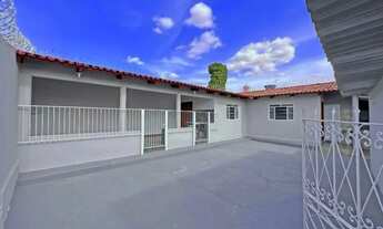 Imagem 2: Casa à venda no Parque Amazônia com uma kitnet no fundo, de 374,00m²