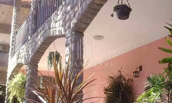 Imagem: Casa Duplex com Piscina à Venda em Itapuã