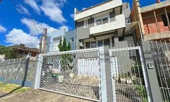 Imagem 2: Casa em Porto Alegre, no bairro Hípica, com 3 dormitório(s), e 3 banheiros, à venda