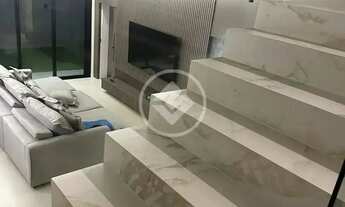 Imagem 2: Casa alto padrão à venda tem 247 metros quadrados com 4 quartos