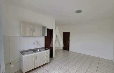 Imagem 5: Apartamento no estilo studio com cozinha com pia, sala de estar e 1 banheiro social