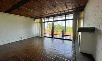 Imagem 4: Casa para aluguel e venda possui 266 metros quadrados com 4 quartos