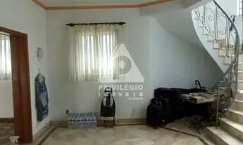 Imagem 6: Casa Jardim Botânico com 4 quartos, área de recreação, piscina, estacionamento coberto