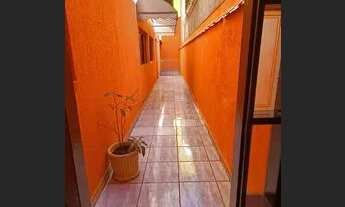 Imagem 4: Sobrado para aluguel possui 220 metros quadrados com 3 quartos