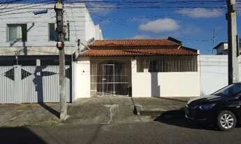 Imagem 3: Casa grande na frente academia Porto Center. 04 quartos, 02 Banheiros, 02 salas, e etc