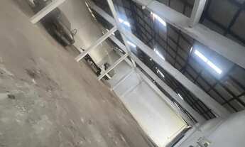 Imagem 3: Galpão com escritórios e uma casa