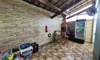 Imagem: Casa com 3 Quartos e 2 banheiro à Venda