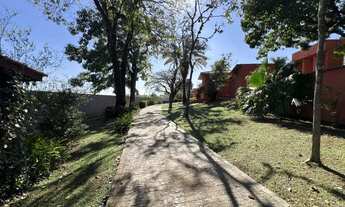 Imagem 4: Casa de Alto Padrão com Arquitetura Exclusiva em Condomínio Privilegiado Residencial Cháca