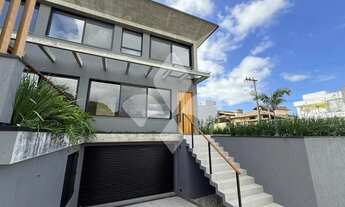 Imagem 2: Casa de esquina com piscina, 3 suítes e garagem coberta no Panorâmico, Garopaba-SC