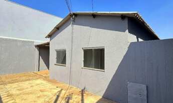 Imagem 2: Casa à Venda bairro Segismundo Pereira- 3 Quartos com Energia Solar em Funcionamento