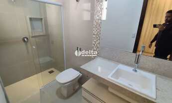 Imagem 14: Casa residencial com 3 suites disponível para locação no bairro Jardim Karaíba em Uberlând