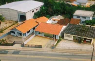 Imagem 4: Casa Comercial em Rua Geral da Guabiruba com 700 m² de Terreno, Frente Ampla, Alto Fluxo e