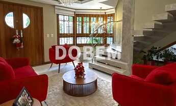 Imagem 7: Residência de Alto Padrão com Piscina e Área Gourmet Completa