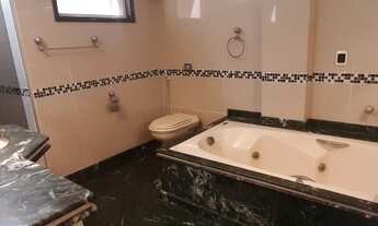 Imagem 3: Apartamento para aluguel e venda possui 220 metros quadrados com 4 quartos