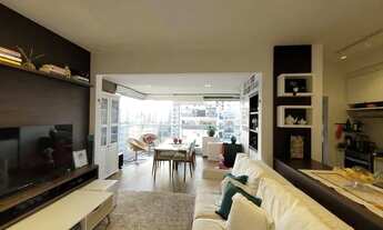 Imagem 1: Andar alto com 2 suítes, lavabo, varanda gourmet com churrasqueira, 2 vagas demarcadas