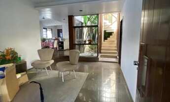 Imagem 6: Casa para aluguel tem 270 metros quadrados com 5 quartos