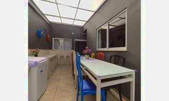 Imagem 7: Encantadora Casa de 2 Quartos com 2 Suítes, Cozinha, Lavabo e Área de Churrasqueira em 154