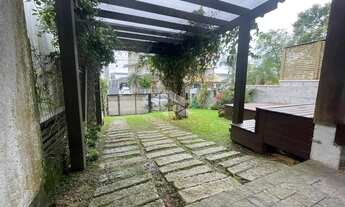 Imagem 4: Casa com 3 suítes, 2 vagas, 180 m², no Jardim Panorâmico em Garopaba SC