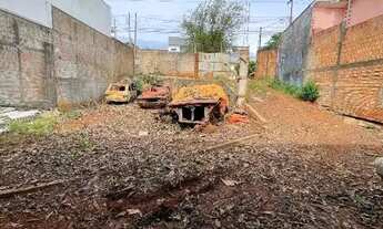 Imagem 6: Terreno com barracão (construção no final do terreno
