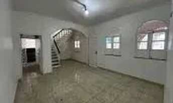 Imagem 2: ALEIXO. ALUGO CASA COM 2 PISOS, 5 QUARTOS SENDO 2 SUITES, SALA PARA 2 AMBIENTES E 2 VAGAS