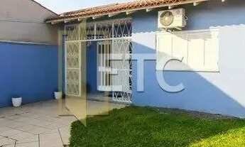 Imagem 2: Casa térrea com 3 dormitórios em amplo terreno