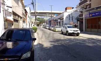 Imagem: Lojão em frenta à estação de trem