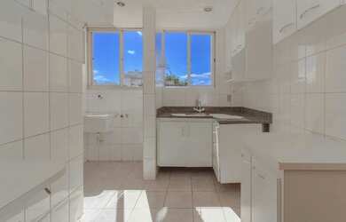 Imagem 4: Excelente apartamento de 03 quartos e 02 vagas para locação no bairro Colégio Batista/ Flo