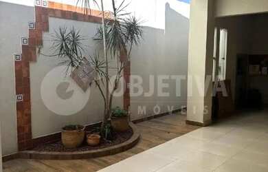 Imagem 2: Casa à venda, 3 quartos, 2 suítes, 3 vagas, SANTA MONICA - UBERLANDIA/MG