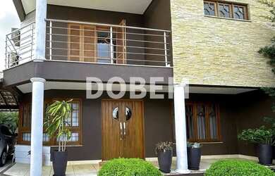 Imagem 4: Residência de Alto Padrão com Piscina e Área Gourmet Completa