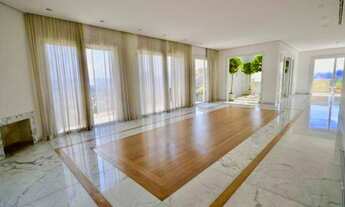 Imagem 3: Cobertura para venda possui 890 metros quadrados com 5 quartos