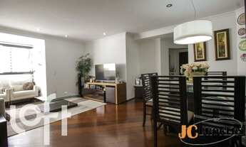 Imagem 2: Apartamento com 120m² de área útil, 2 vagas de garagem, amplo living, 3 dormitórios sendo