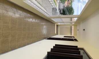 Imagem 7: Área construída aproximadamente 430 m2, com 4/4 sendo 2 suítes e 2 semi suítes, hiper vent