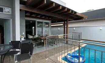 Imagem 3: Casa de condomínio para venda possui 215 metros quadrados com 4 quartos