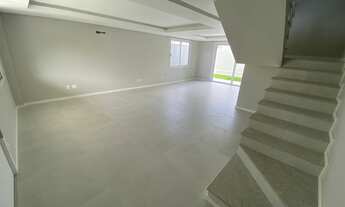 Imagem 2: Sobrado para venda possui 139 metros quadrados com 3 quartos em Córrego Grande - Florianóp