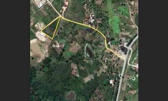 Imagem 2: Terreno em terra vermelha