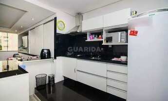 Imagem 5: Casa Residencial/Sobrado com 8 dormitórios, sendo 1 suíte, e 2 vagas de garagem no bairro